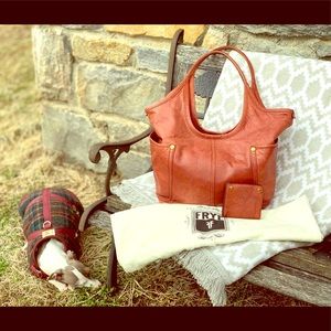 ‼️👜Price reduced Gorgeous Frye Matching Set‼️